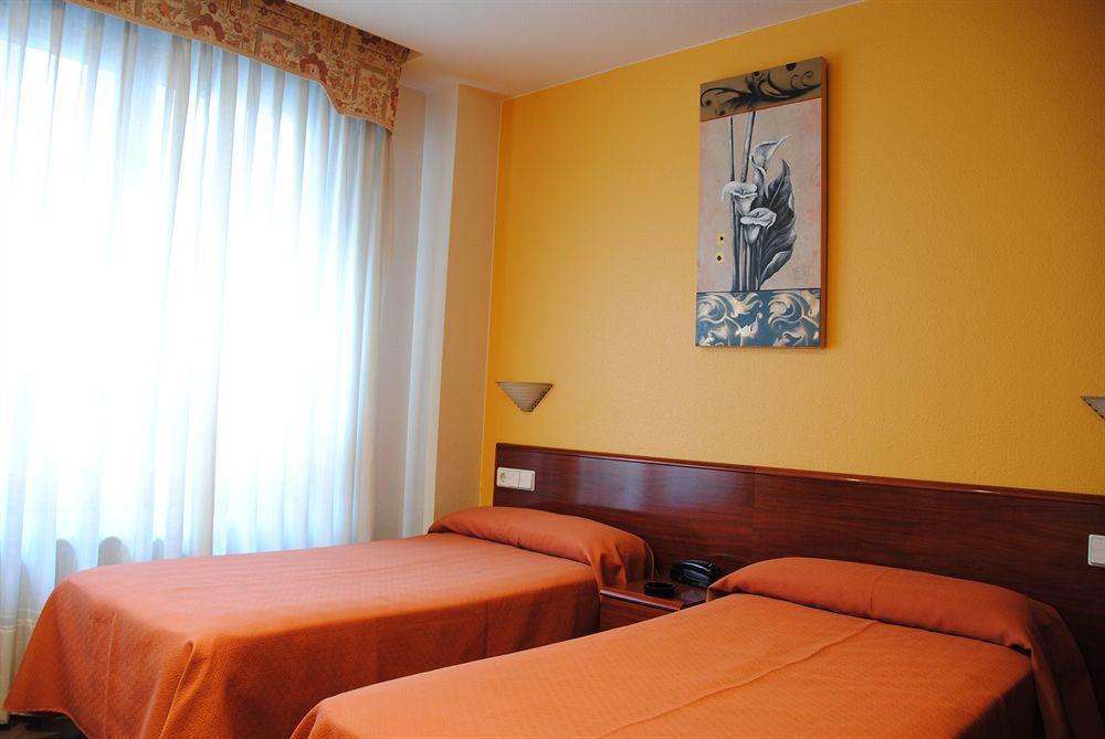 Hotel Playa Poniente Gijón Exteriör bild